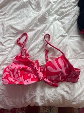 Shade & Shore Bright Pink Bikini Top with Abstract Accents